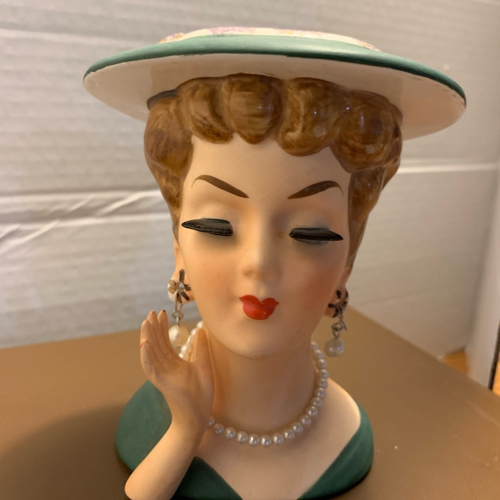 Vintage  Lady Head Vase, Lee Wards